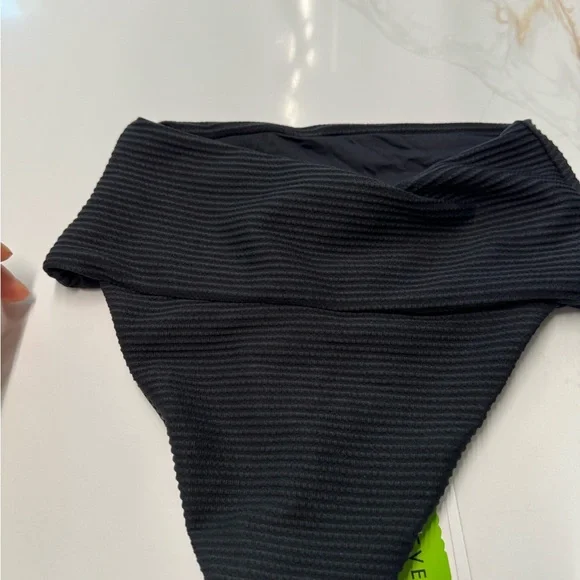 Lspace buttom - Picture 1 of 6